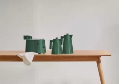 Alessi Plissé Waterkoker 1L Wit -Meubel Speciaal Winkel x886x886 0001mdl0606 108ambgroupagegreen300dpi1250pxl.jpg.pagespeed.ic .F CNTuCXrN 3