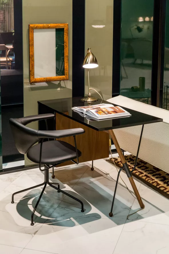 Gubi Bestlite BL2 Bureaulamp Chroom/soft White 13 Gubi Bestlite BL2 Bureaulamp Chroom/soft White - Afbeelding 11