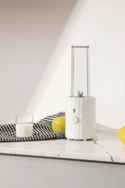 Alessi Plissé Personal Blender Zwart -Meubel Speciaal Winkel x886x886 alessi pliss personal blender4.jpg.pagespeed.ic .GlY5K9t w 1