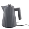 Alessi Plissé Waterkoker 1L Grijs -Meubel Speciaal Winkel x886x886 alessi pliss waterkoker 1 l1.jpg.pagespeed.ic .APurc5rkbu
