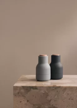 Audo Copenhagen Bottle Grinder Small Peper- En Zoutmolen Set 2 Ash/Carbon -Meubel Speciaal Winkel x886x886 audo copenhagen bottle grinder small peper en zoutmolen set van 25.jpg.pagespeed.ic .wbRa3X7ODf 1
