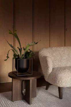 Audo Copenhagen Ingeborg 2,5-zits Bank Donker Eiken Grand Mohair 2600 -Meubel Speciaal Winkel x886x886 by lassen ingeborg 2 5 zits bank sheepskin gerookt eiken onderstel.jpg.pagespeed.ic .pM gtmI g3