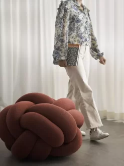 Design House Stockholm Knot Poef Brown -Meubel Speciaal Winkel x886x886 design house stockholm knot kussen xl4.jpg.pagespeed.ic .RdDEiQ3xs