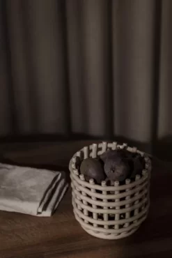 Ferm Living Ceramic Basket Opbergmand Small Cashmere -Meubel Speciaal Winkel x886x886 ferm living ceramic basket opbergmand small8.jpg.pagespeed.ic .X7tAp65WN4