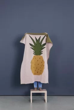 Ferm Living Little Architect Kinderkruk Cashmere -Meubel Speciaal Winkel x886x886 ferm living fruiticana pineapple plaid 100x80.jpg.pagespeed.ic .85nxD6FsGl