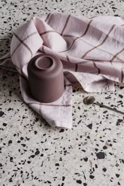 Ferm Living Hale Yarn-dyed Theedoek Faded Blue/Burgundy -Meubel Speciaal Winkel x886x886 ferm living hale yarn dyed theedoek24.jpg.pagespeed.ic .qPs2y5oRQz