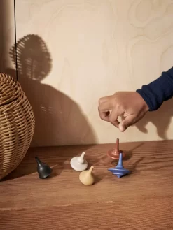 Ferm Living Spin Tops Tol Speelgoed Set Van 5 Multi -Meubel Speciaal Winkel x886x886 ferm living spin tops tol speelgoed set van 5 multi1.jpg.pagespeed.ic .gZlJzQgxHo