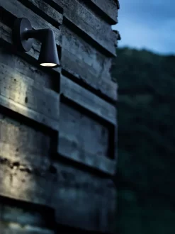 Flos Belvedere Spot Wandlamp LED Antraciet -Meubel Speciaal Winkel x886x886 flos belvedere spot wall buitenlamp5.jpg.pagespeed.ic .50exogi2nT