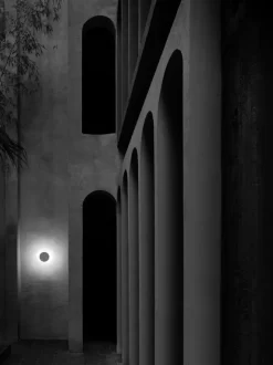 Flos Camouflage 240 Wandlamp LED 3000K Crema D'Orcia Steen -Meubel Speciaal Winkel x886x886 flos camouflage 140 buitenlamp led 2700k9.jpg.pagespeed.ic .Kolri0zuq5