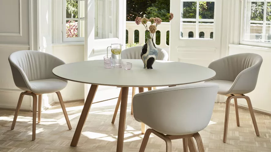 Hay Copenhague CPH25 Tafel 140, Gezeept Eiken, Groen Linoleum 13 Hay Copenhague CPH25 Tafel 140, Gezeept Eiken, Groen Linoleum - Afbeelding 11