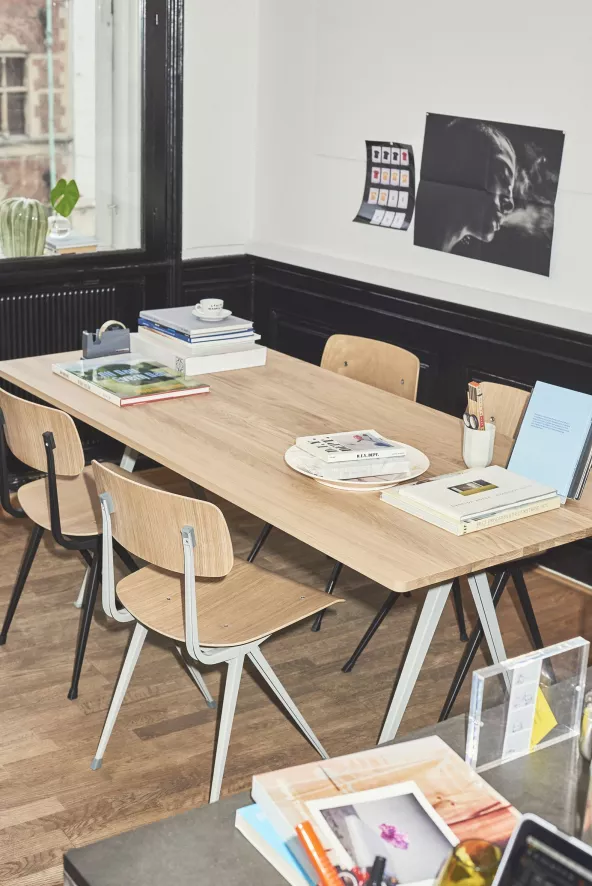 Hay Result Stoel Helder Gelakt, Beige Onderstel 14 Hay Result Stoel Helder Gelakt, Beige Onderstel - Afbeelding 12