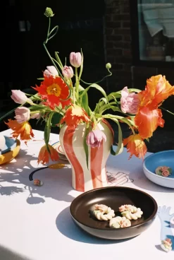 Hay Sobremesa Schaal M Ø23 Dark Brown -Meubel Speciaal Winkel x886x886 hay sobremesa vaas s rood3.jpg.pagespeed.ic .WTe3LEYn3W