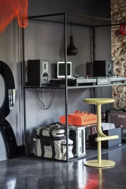 Magis Tibu Verstelbare Barkruk Beige -Meubel Speciaal Winkel x886x886 magis tibu kruk sfeer 2.jpg.pagespeed.ic .I36 3NEr7o