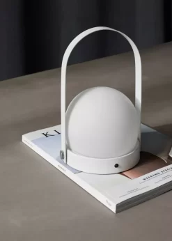 Audo Copenhagen Carrie Tafellamp LED Oplaadbaar Leer Bronzed Brass -Meubel Speciaal Winkel x886x886 menu carrie tafellamp led10.jpg.pagespeed.ic .m8S9oBiQ43