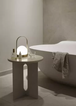 Audo Copenhagen Carrie Tafellamp LED Oplaadbaar Leer Bronzed Brass -Meubel Speciaal Winkel x886x886 menu carrie tafellamp led27.jpg.pagespeed.ic .uskCg5fURi