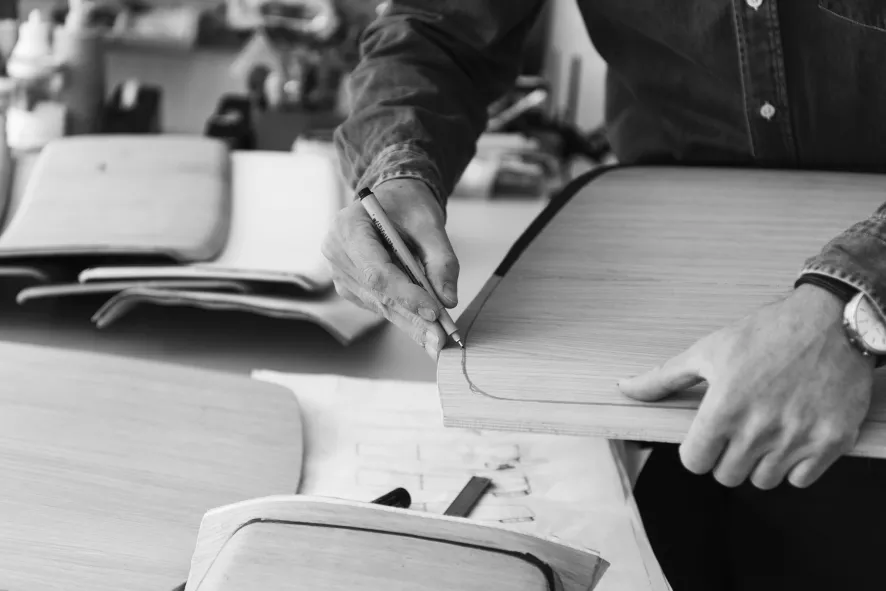 Muuto Loft Barkruk 75cm Zwart / Donker Gelakt Eiken 7 Muuto Loft Barkruk 75cm Zwart / Donker Gelakt Eiken - Afbeelding 5