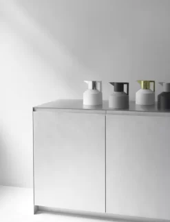 Normann Copenhagen Geo Vacuum Thermoskan Zwart/goud -Meubel Speciaal Winkel x886x886 normann copenhagen geo vacuum thermoskan7.jpg.pagespeed.ic .r4OsA93VrO