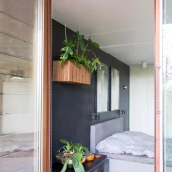 Squarely Copenhagen GrowWIDE Balkon Plantenbak, Dark Oak, Zwart Leer 48cm -Meubel Speciaal Winkel x886x886 squarely growwide balkon plantenbak incl reservoir 60x22 dark oak7.jpg.pagespeed.ic .EIzEXB 88b