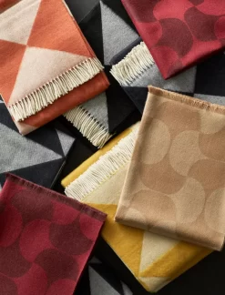 Verpan Mirror Throw Plaid 198x130 Zand -Meubel Speciaal Winkel x886x886 verpan mirror throw plaid12.jpg.pagespeed.ic .sdVxP8NkQ1