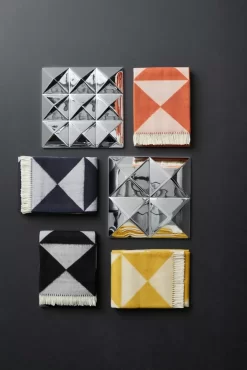 Verpan Mirror Throw Plaid 198x130 Zand -Meubel Speciaal Winkel x886x886 verpan mirror throw plaid4.jpg.pagespeed.ic .CsijjRHOwC