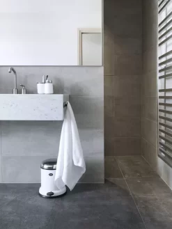 VIPP Vipp7 Tandenborstelbeker Zwart -Meubel Speciaal Winkel x886x886 vipp vipp14 pedaalemmer 8 l.jpg.pagespeed.ic .U89rOdOyeF