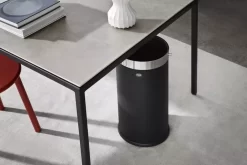 VIPP Vipp971 Tafel Medium 200x95 Donker Eiken -Meubel Speciaal Winkel x886x886 vipp vipp52 office pedaalemmer 18 l2.jpg.pagespeed.ic .gshnMO9US7