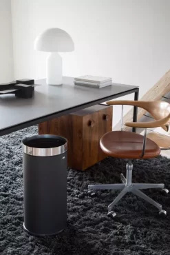 VIPP Vipp971 Tafel Medium 200x95 Donker Eiken -Meubel Speciaal Winkel x886x886 vipp vipp52 office pedaalemmer 18 l4.jpg.pagespeed.ic .s3g1BiCdkg