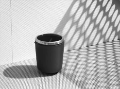 VIPP Vipp7 Tandenborstelbeker Zwart -Meubel Speciaal Winkel x886x886 vipp vipp7 tandenborstelhouder2.jpg.pagespeed.ic .xjh8YyZcpR