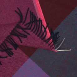 Vitra Colour Block Plaid 204x130 Bordeaux -Meubel Speciaal Winkel x886x886 vitra colour block plaid10.jpg.pagespeed.ic .BT1vY9k 4P