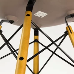 Vitra Tweedekansje - Eames DAW Stoel Essen Onderstel, Wit -Meubel Speciaal Winkel x886x886 vitra daw stoel kuip wit onderstel geelachtig esdoorn12.jpg.pagespeed.ic .xfIthbKAIS