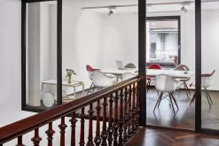 Vitra Eames DAW Stoel Donker Esdoorn Onderstel, Wit -Meubel Speciaal Winkel x886x886 vitra eames daw stoel met donker esdoorn onderstel16.jpg.pagespeed.ic .41kP kc1ZC