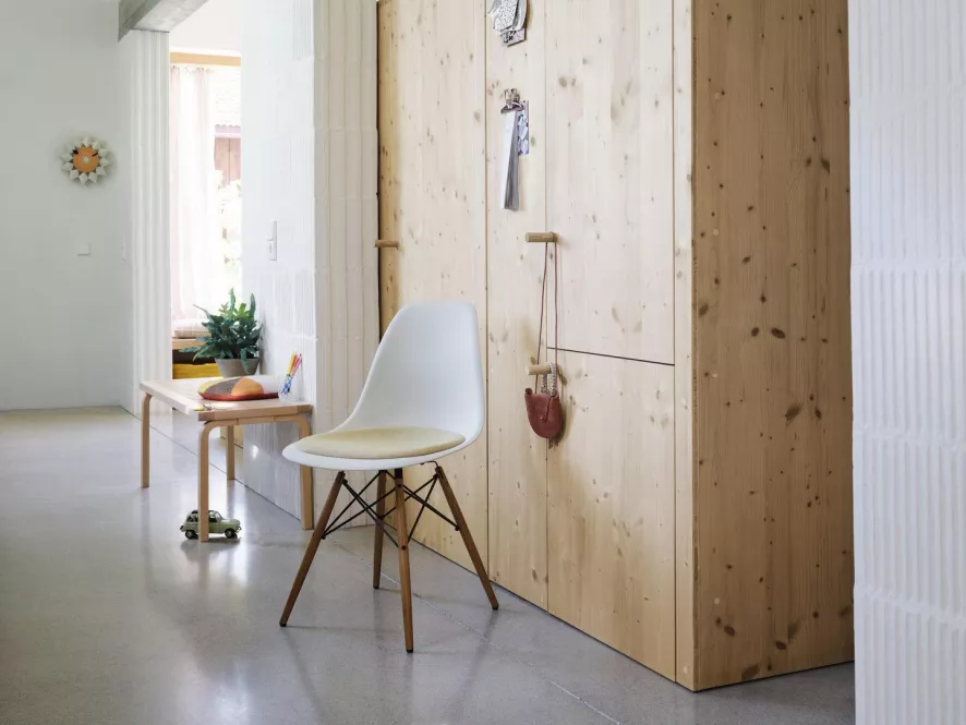 Vitra Eames DSW Stoel Donker Esdoorn Onderstel, Forest 9 Vitra Eames DSW Stoel Donker Esdoorn Onderstel, Forest - Afbeelding 7