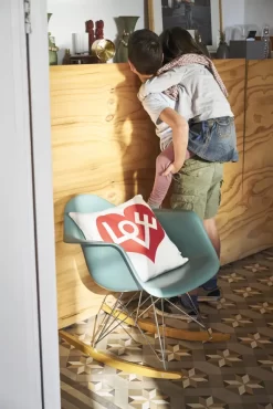 Vitra Eames RAR Schommelstoel Esdoorn Chroom, Ijsgrijs -Meubel Speciaal Winkel x886x886 vitra eames rar schommelstoel esdoorn goud onderstel1.jpg.pagespeed.ic .rDsPWYrauX